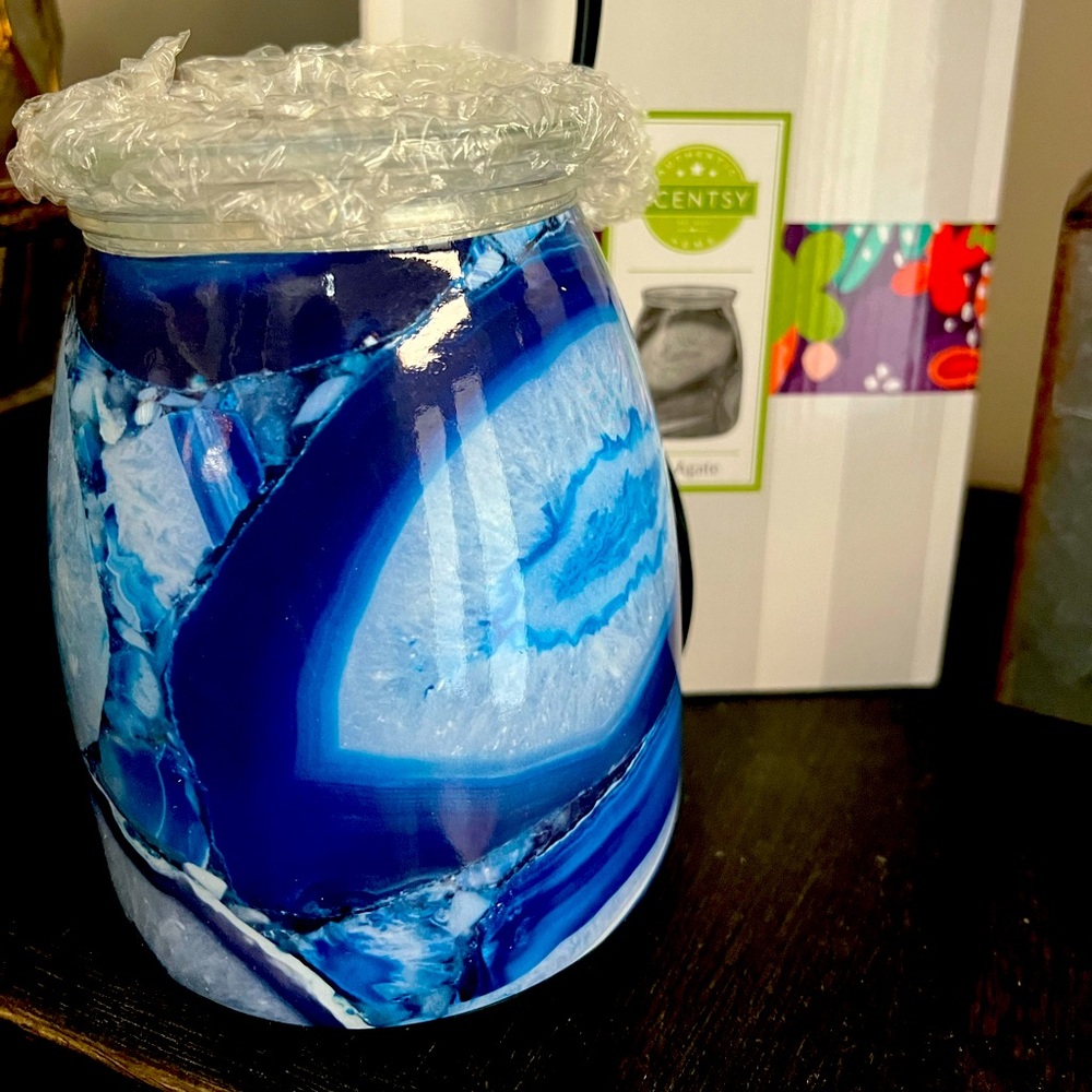 Scentsy Blue Agate Wax Warmer NIB HTF
